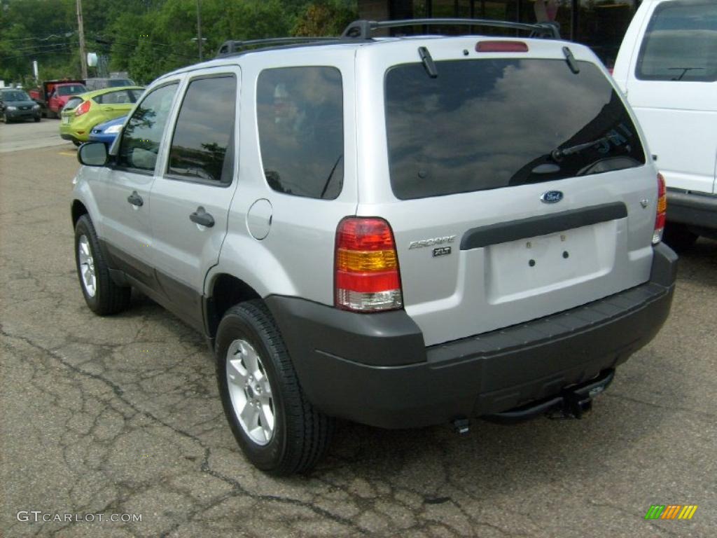 2006 Escape XLT V6 4WD - Silver Metallic / Medium/Dark Flint photo #2