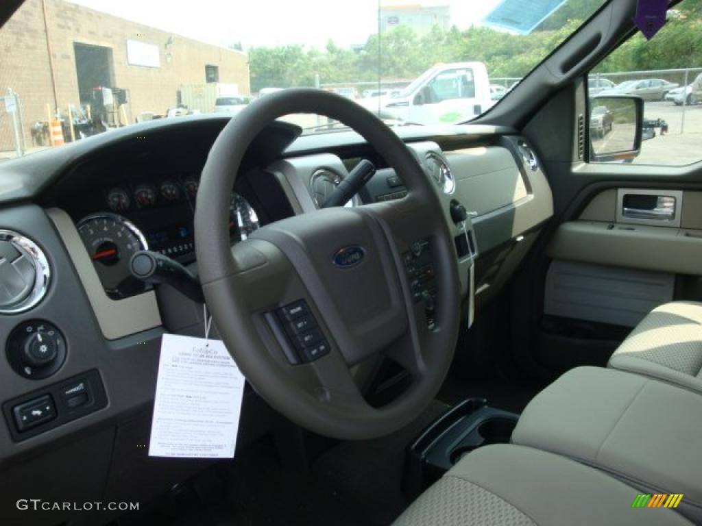 2010 F150 XLT SuperCab 4x4 - Dark Blue Pearl Metallic / Medium Stone photo #17