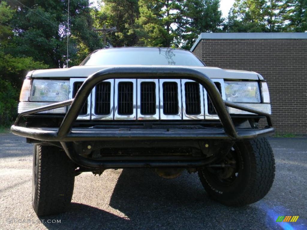1997 Grand Cherokee Laredo 4x4 - Light Driftwood Satin Glow / Agate Black photo #3