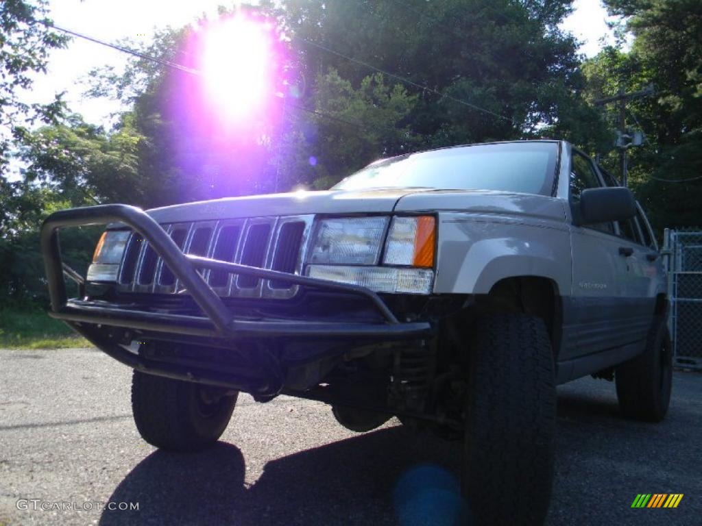 1997 Grand Cherokee Laredo 4x4 - Light Driftwood Satin Glow / Agate Black photo #4