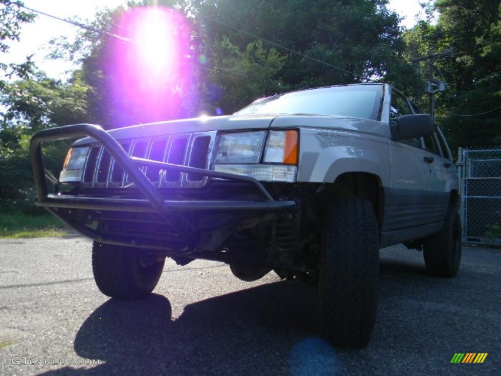 1997 Grand Cherokee Laredo 4x4 - Light Driftwood Satin Glow / Agate Black photo #5
