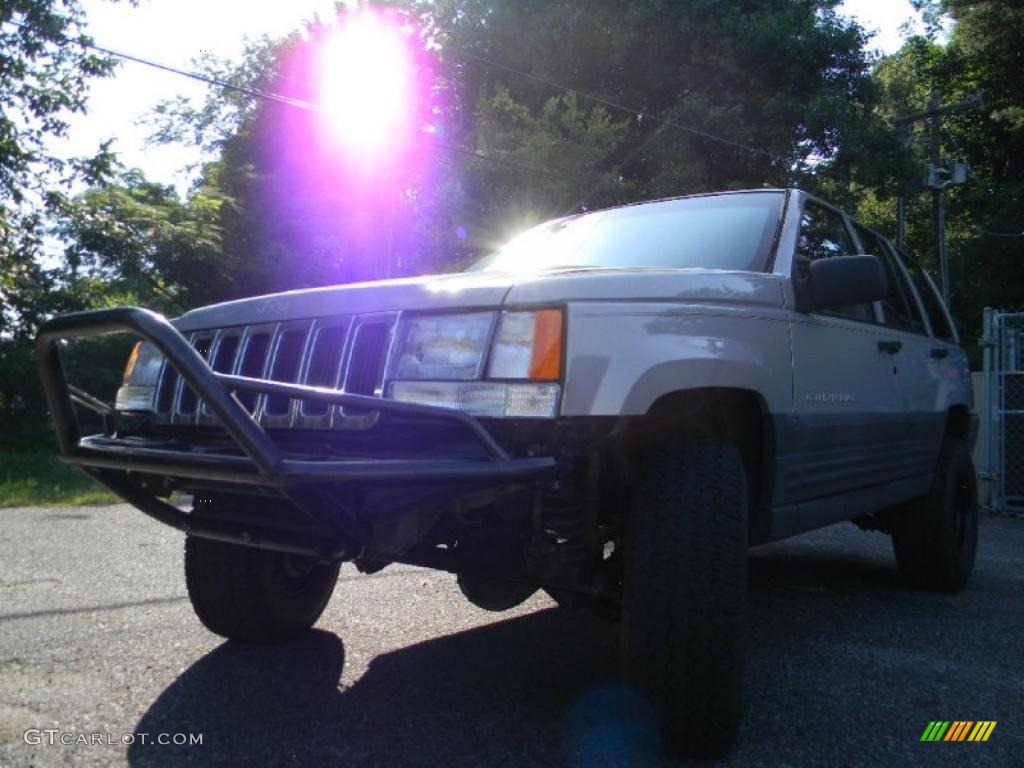 1997 Grand Cherokee Laredo 4x4 - Light Driftwood Satin Glow / Agate Black photo #6