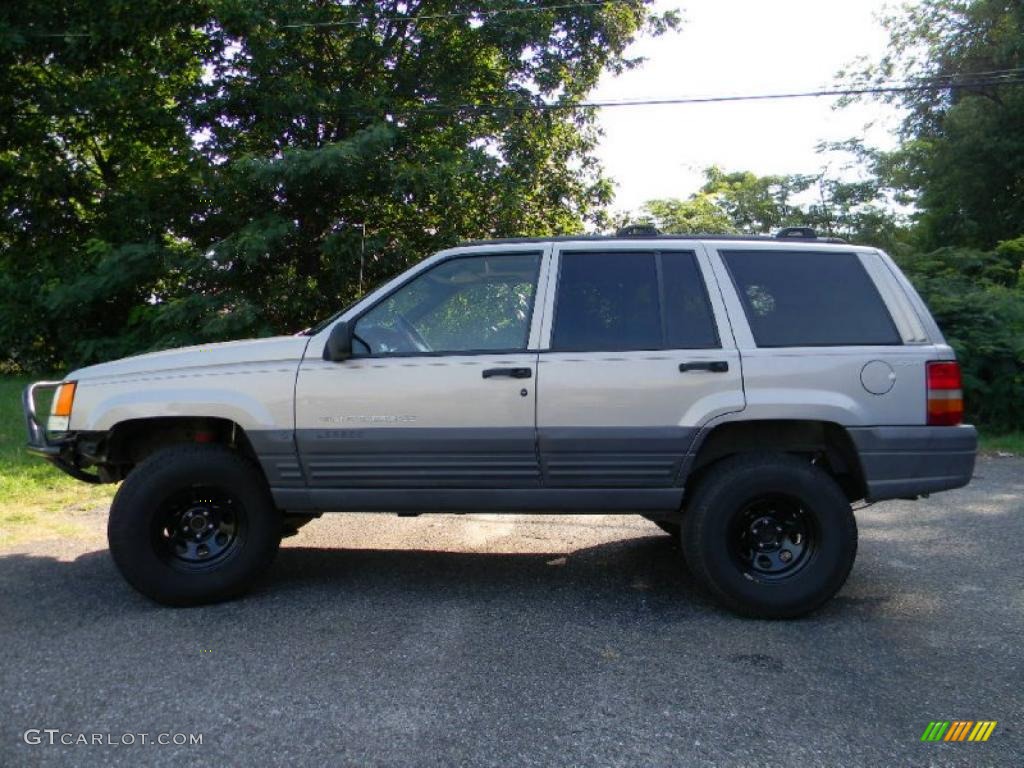 1997 Grand Cherokee Laredo 4x4 - Light Driftwood Satin Glow / Agate Black photo #7