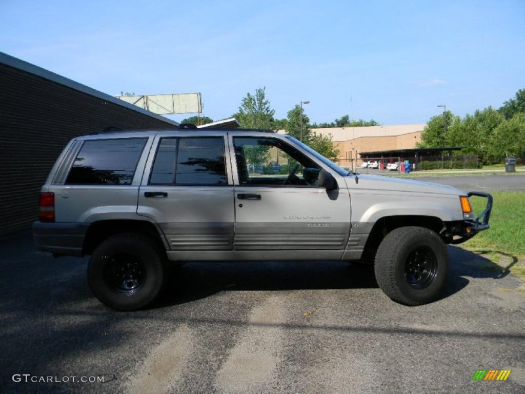 1997 Grand Cherokee Laredo 4x4 - Light Driftwood Satin Glow / Agate Black photo #12