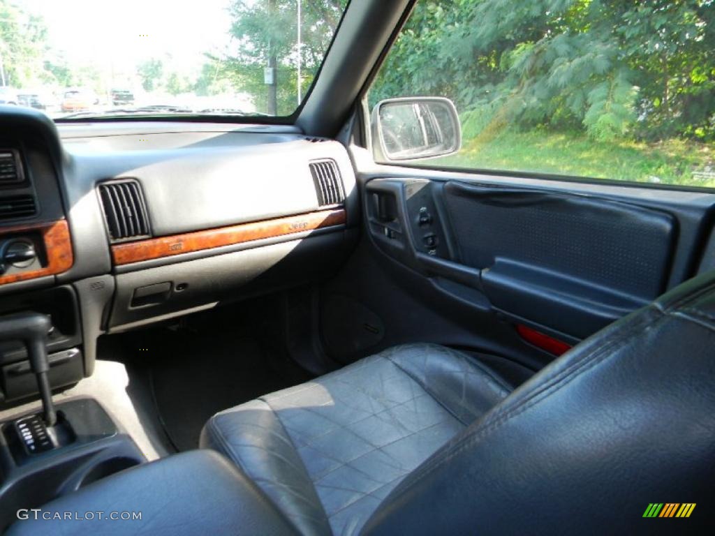 1997 Grand Cherokee Laredo 4x4 - Light Driftwood Satin Glow / Agate Black photo #15