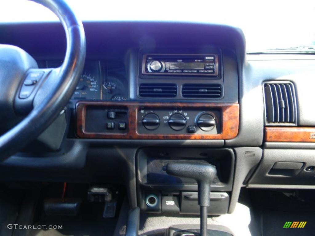1997 Grand Cherokee Laredo 4x4 - Light Driftwood Satin Glow / Agate Black photo #16