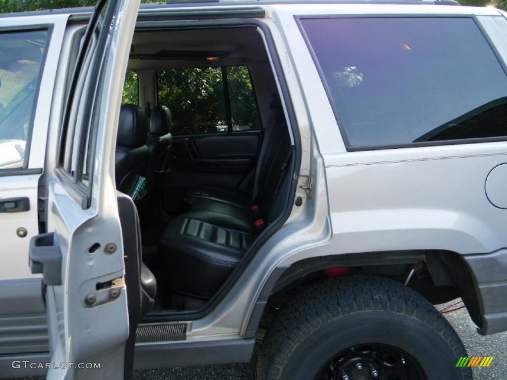 1997 Grand Cherokee Laredo 4x4 - Light Driftwood Satin Glow / Agate Black photo #20