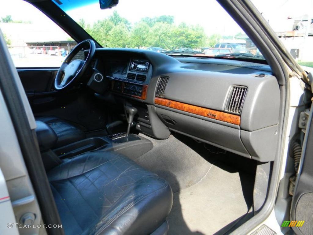 1997 Grand Cherokee Laredo 4x4 - Light Driftwood Satin Glow / Agate Black photo #24