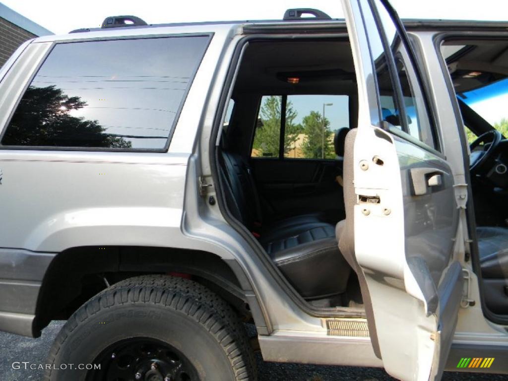 1997 Grand Cherokee Laredo 4x4 - Light Driftwood Satin Glow / Agate Black photo #28
