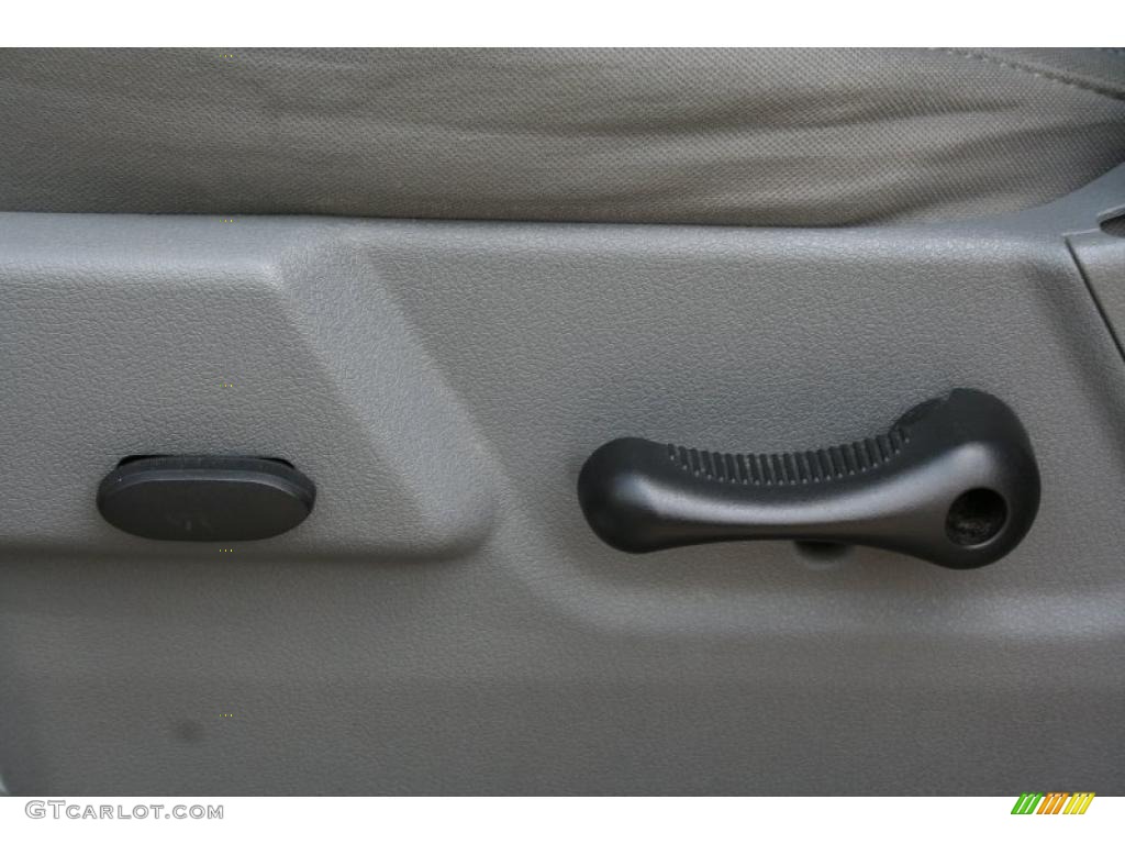 2006 Ram 1500 SLT Quad Cab 4x4 - Bright Silver Metallic / Medium Slate Gray photo #27