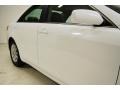 Super White - Camry XLE Photo No. 4