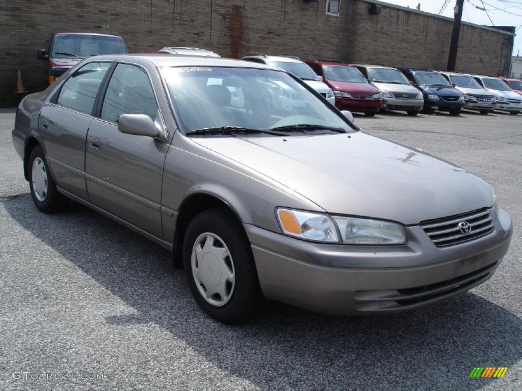 1999 Camry CE - Cashmere Beige Metallic / Sage photo #1