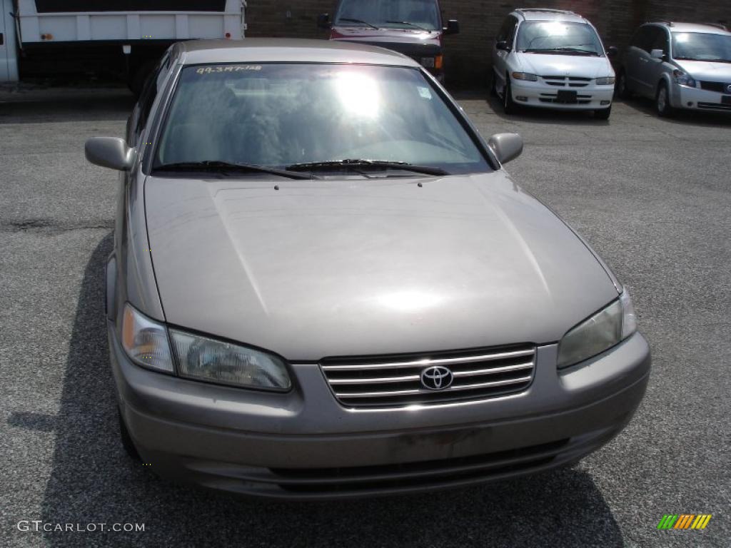1999 Camry CE - Cashmere Beige Metallic / Sage photo #2