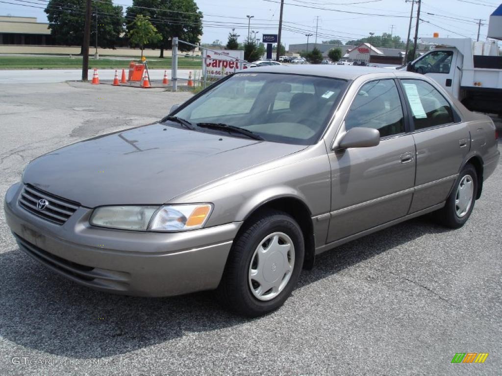 1999 Camry CE - Cashmere Beige Metallic / Sage photo #3