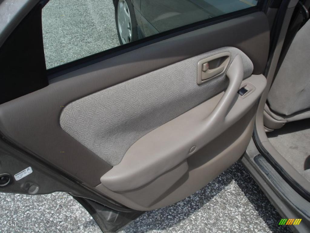1999 Camry CE - Cashmere Beige Metallic / Sage photo #8