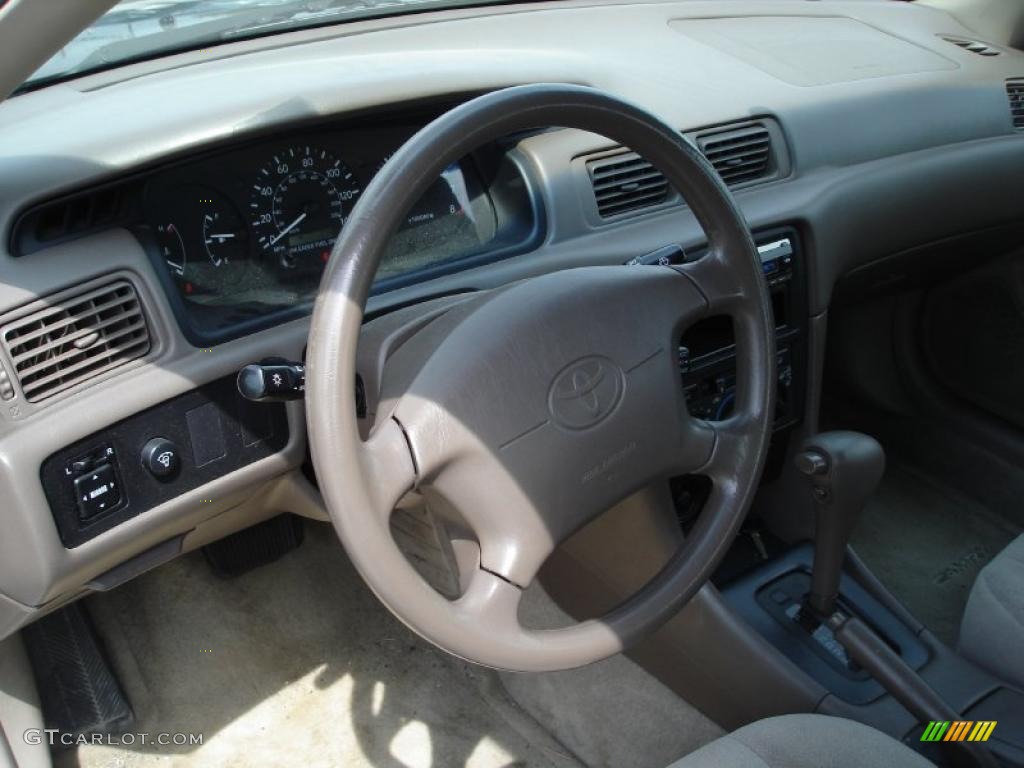 1999 Camry CE - Cashmere Beige Metallic / Sage photo #10
