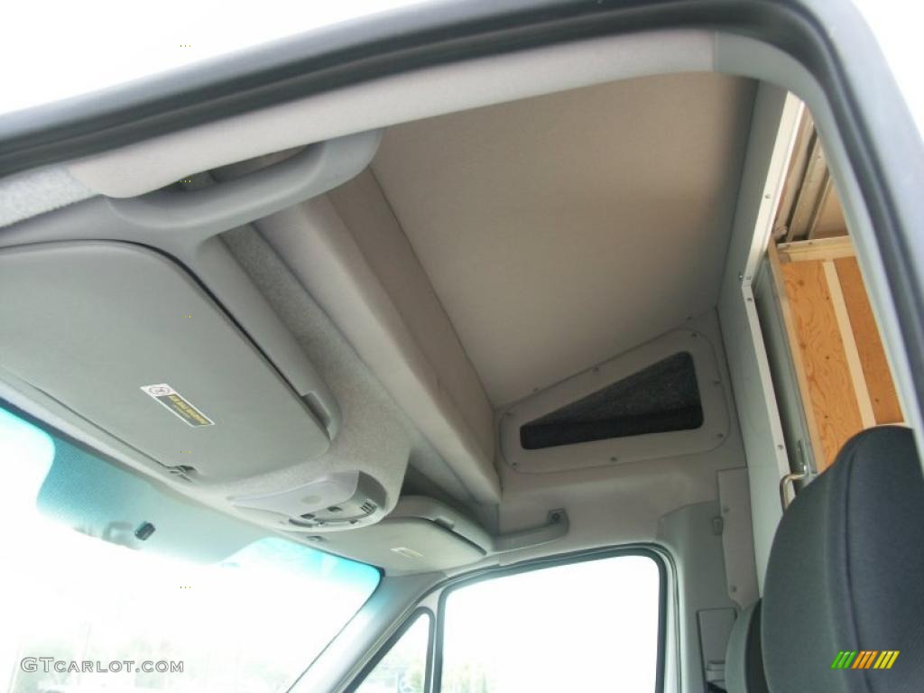 2010 Sprinter 2500 High Roof Cargo Van - Arctic White / Black photo #18