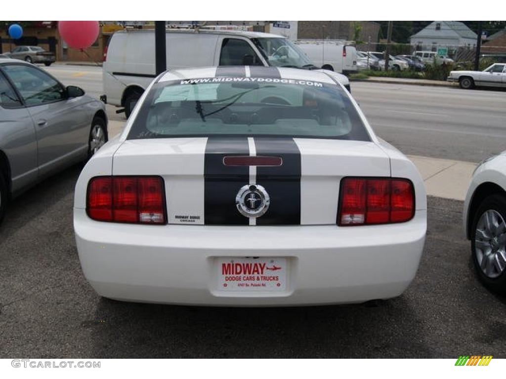 2007 Mustang V6 Deluxe Coupe - Performance White / Light Graphite photo #3