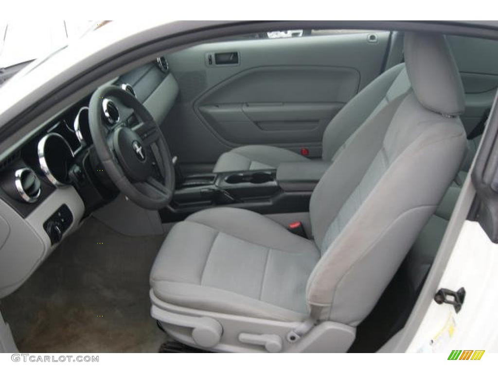 2007 Mustang V6 Deluxe Coupe - Performance White / Light Graphite photo #6