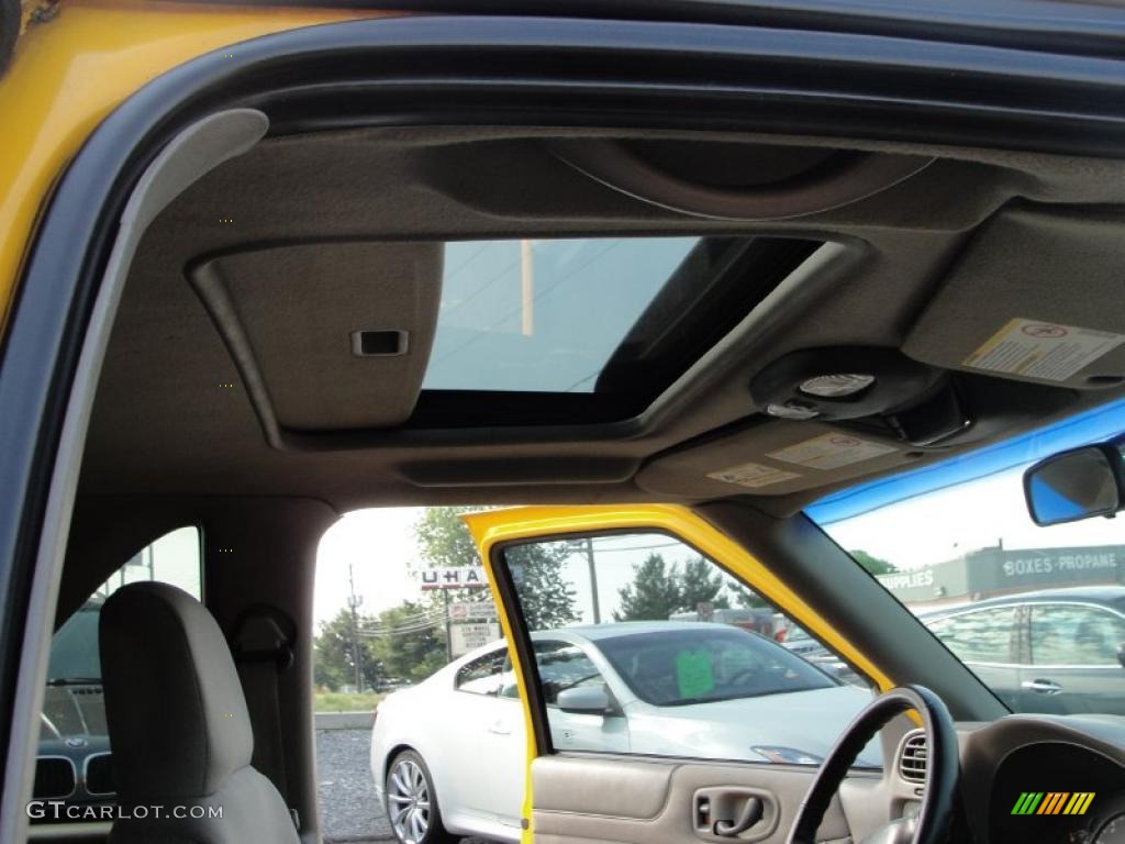 2003 Blazer Xtreme - Yellow / Medium Gray photo #8