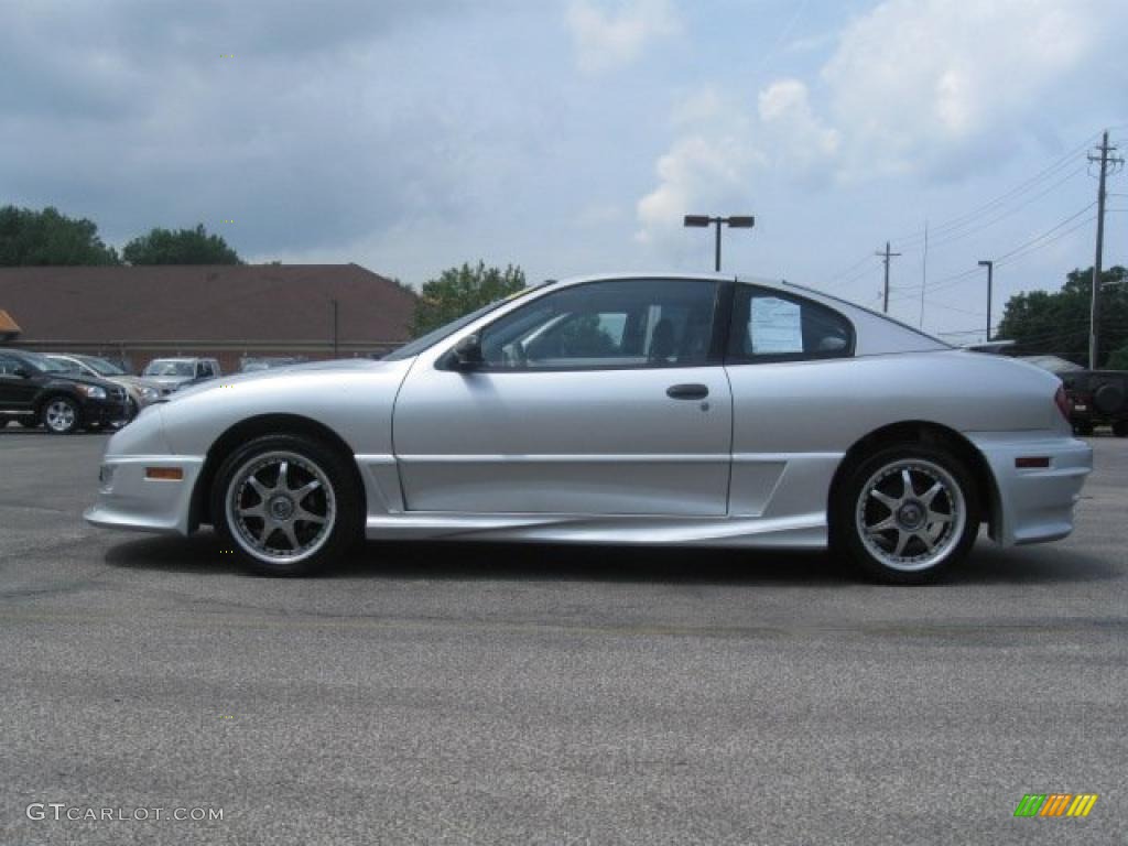 2004 Sunfire Coupe - Ultra Silver Metallic / Graphite photo #5