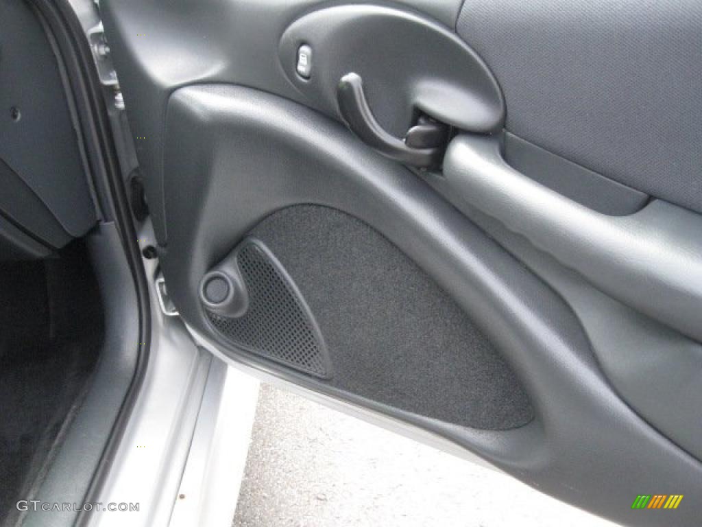 2004 Sunfire Coupe - Ultra Silver Metallic / Graphite photo #11