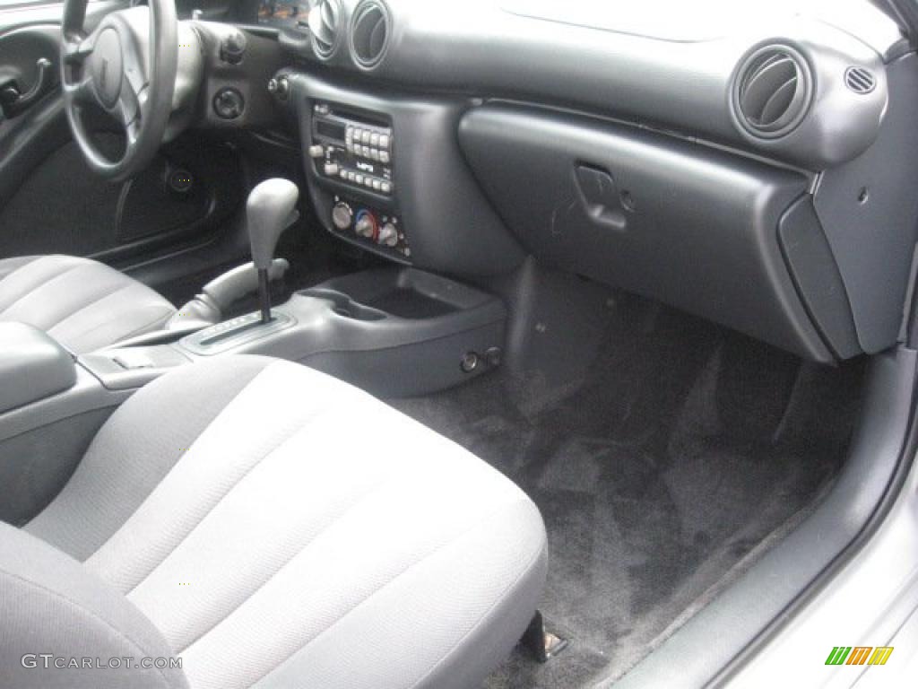 2004 Sunfire Coupe - Ultra Silver Metallic / Graphite photo #12