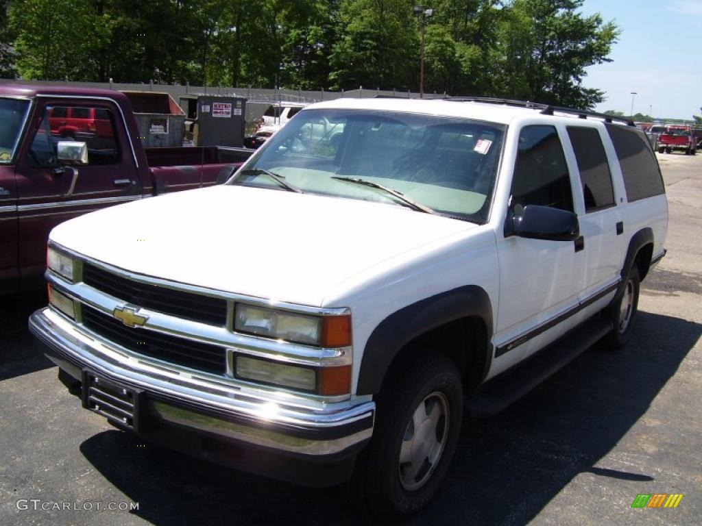 Summit White Chevrolet Suburban