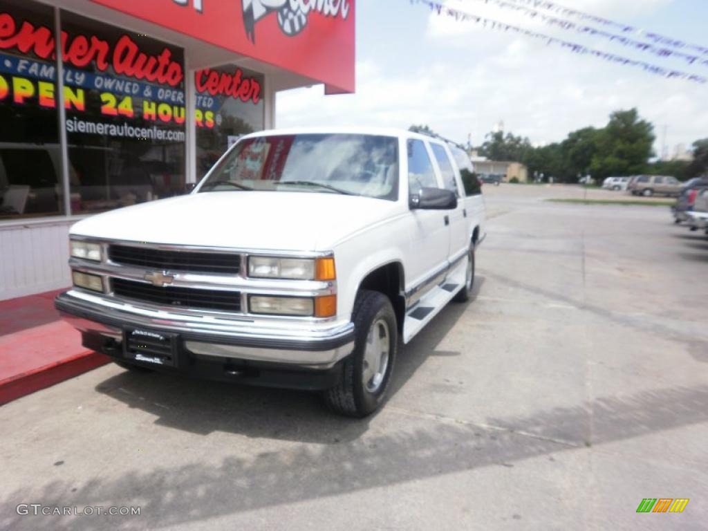 1999 Suburban K1500 LT 4x4 - Summit White / Gray photo #5