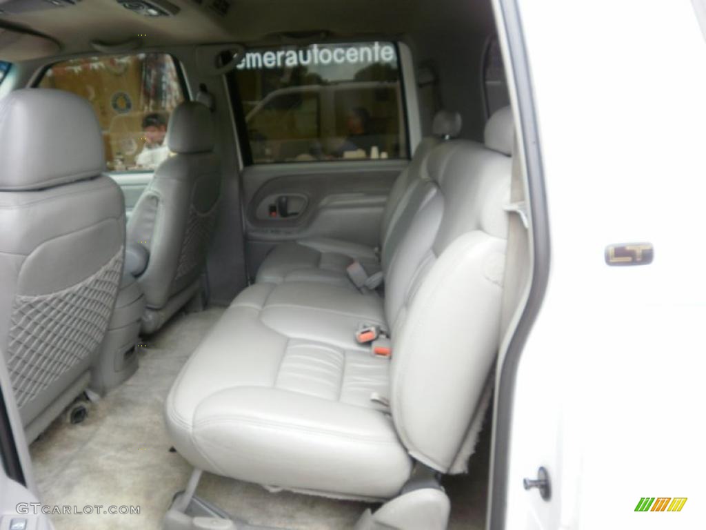 1999 Suburban K1500 LT 4x4 - Summit White / Gray photo #8