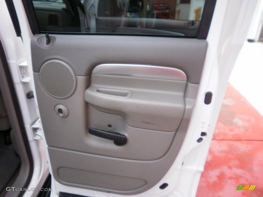2004 Ram 1500 SLT Sport Quad Cab 4x4 - Bright White / Taupe photo #17