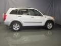 Super White - RAV4 4WD Photo No. 4