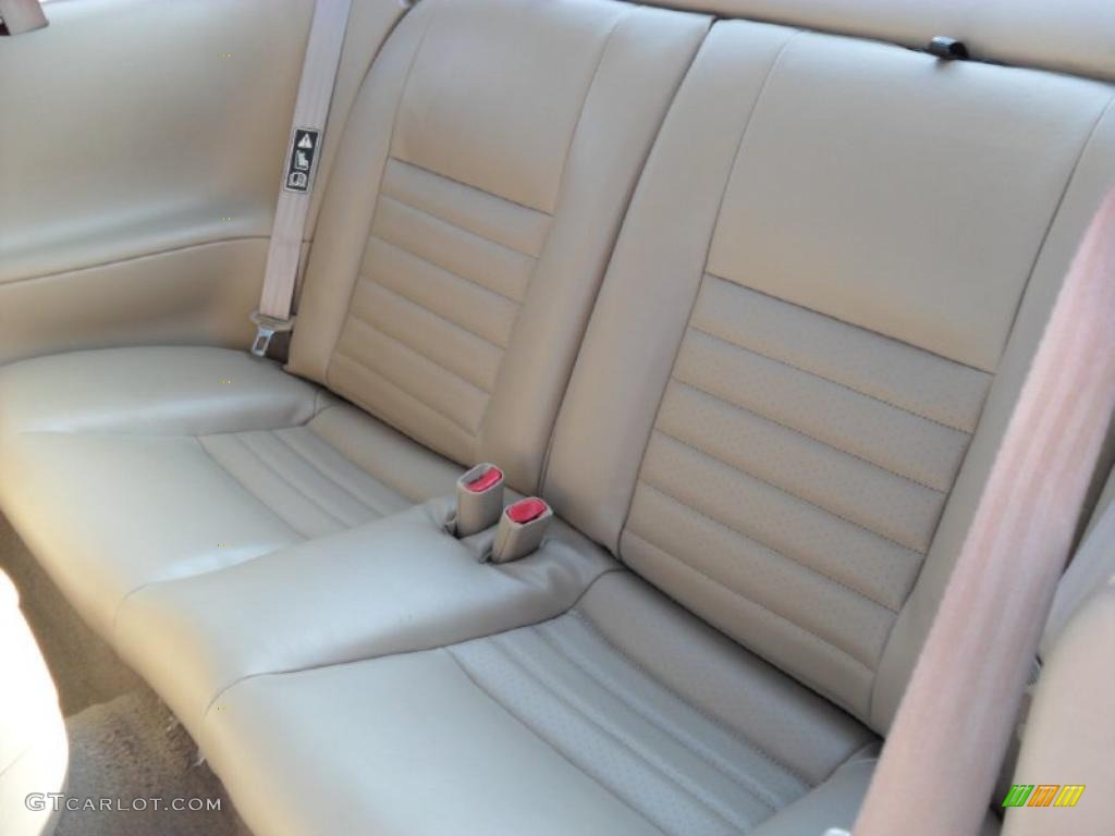 Medium Parchment Interior 2000 Ford Mustang GT Coupe Photo #33565851