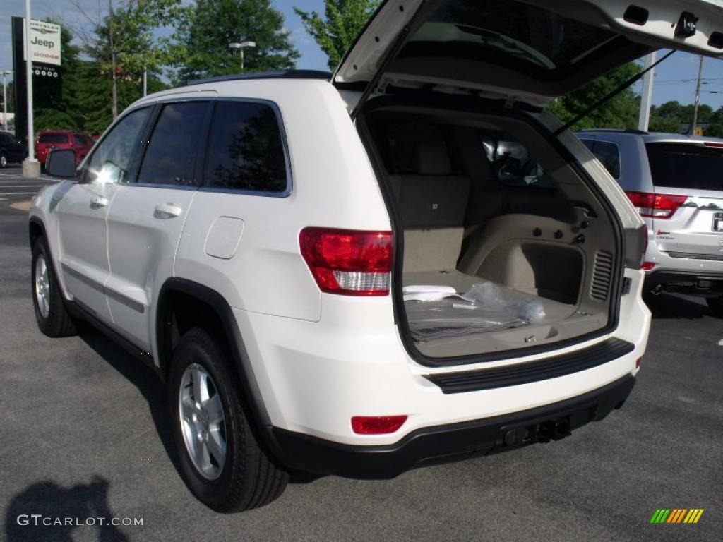 2011 Grand Cherokee Laredo - Stone White / Dark Graystone/Medium Graystone photo #9