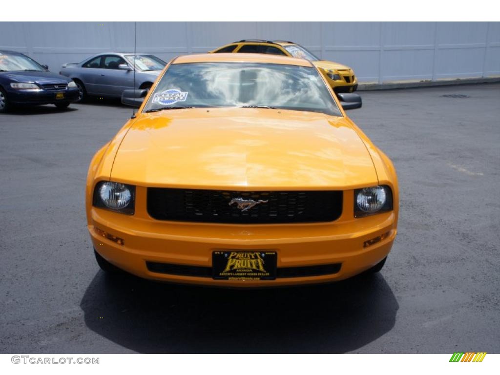 2007 Mustang V6 Premium Coupe - Grabber Orange / Dark Charcoal photo #4