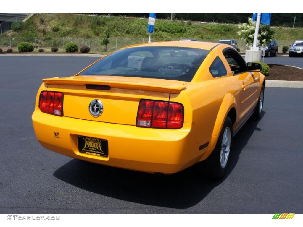 2007 Mustang V6 Premium Coupe - Grabber Orange / Dark Charcoal photo #7