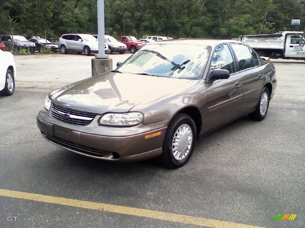 Medium Bronzemist Metallic Chevrolet Malibu