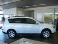 Diamond White Pearl - Outlander SE 4WD Photo No. 2