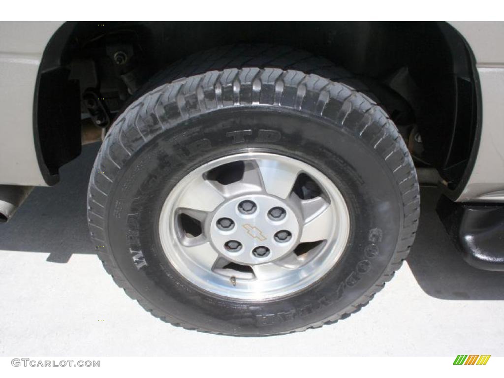 2003 Suburban 1500 LT 4x4 - Light Pewter Metallic / Gray/Dark Charcoal photo #27