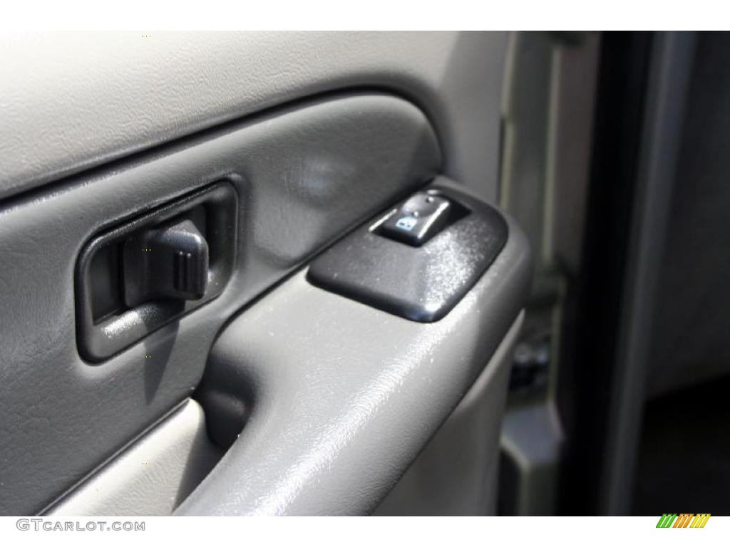 2003 Suburban 1500 LT 4x4 - Light Pewter Metallic / Gray/Dark Charcoal photo #95