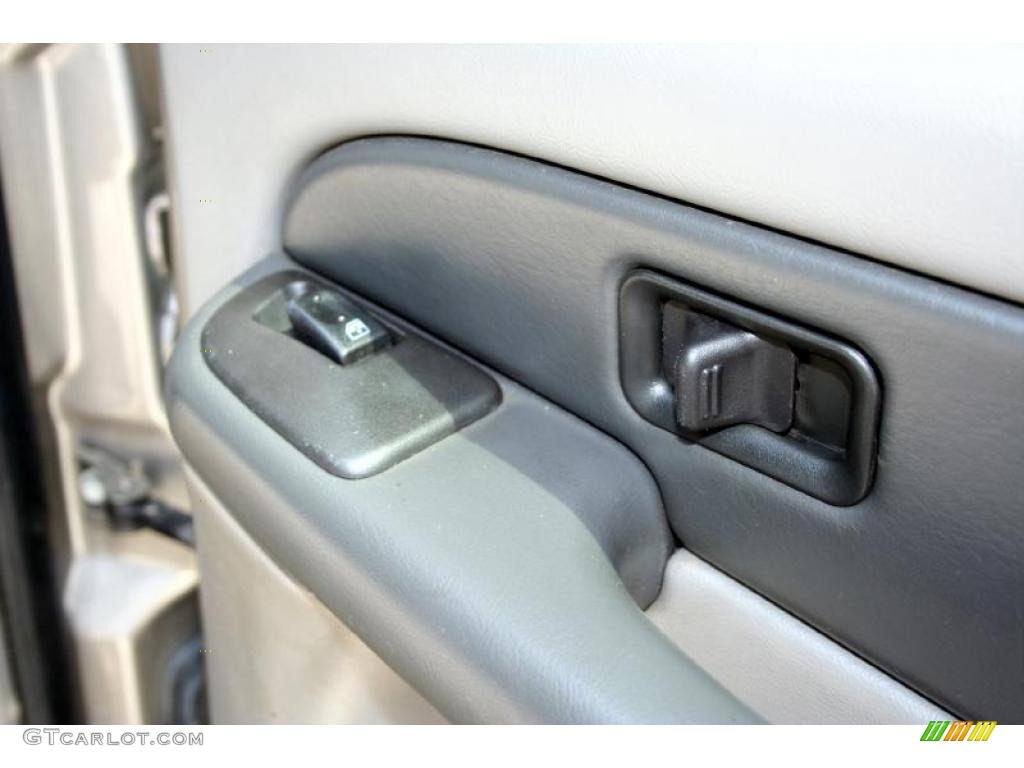 2003 Suburban 1500 LT 4x4 - Light Pewter Metallic / Gray/Dark Charcoal photo #96