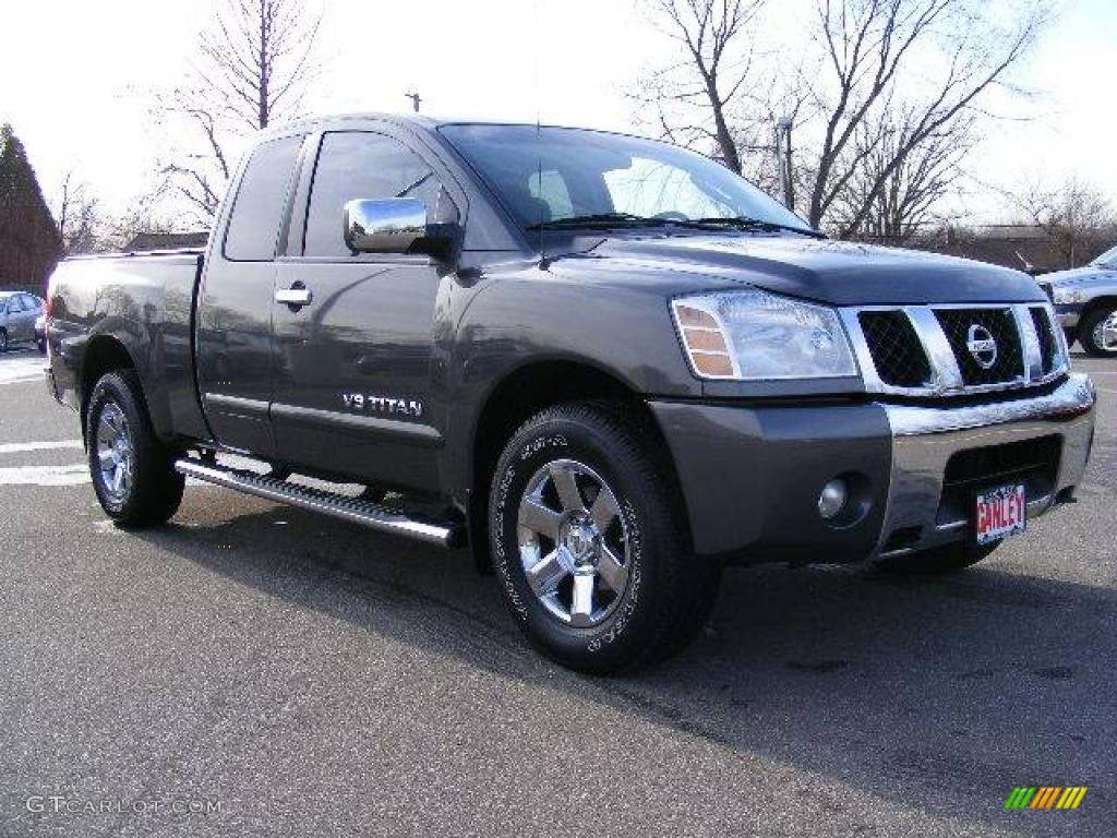 2005 Titan SE King Cab 4x4 - Smoke Gray / Graphite/Titanium photo #7