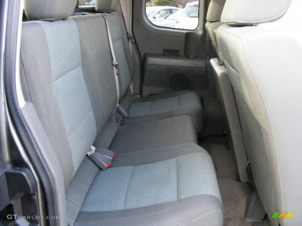 2005 Titan SE King Cab 4x4 - Smoke Gray / Graphite/Titanium photo #12