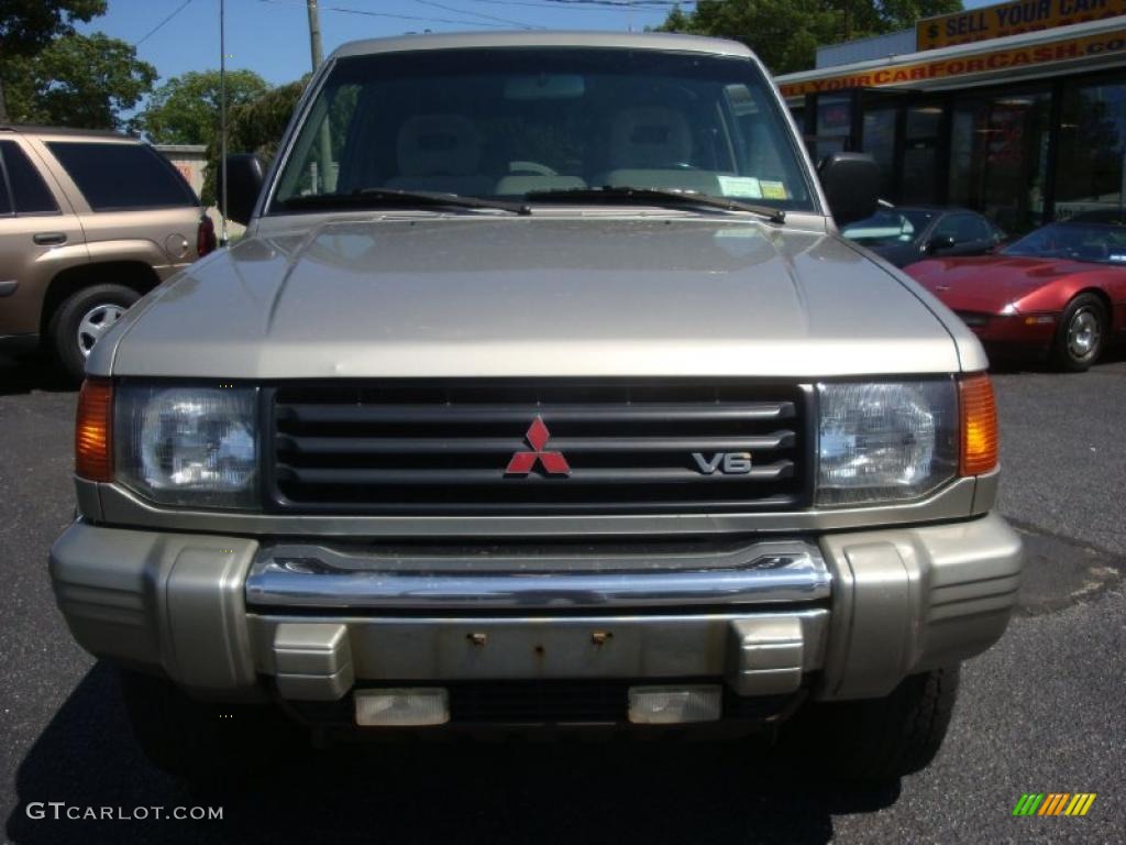 1997 Montero LS 4x4 - Sudan Beige Metallic / Beige photo #2