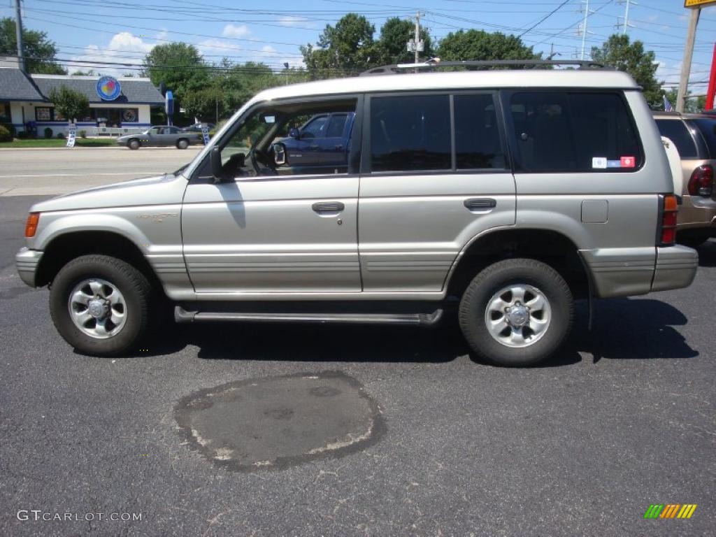 1997 Montero LS 4x4 - Sudan Beige Metallic / Beige photo #3
