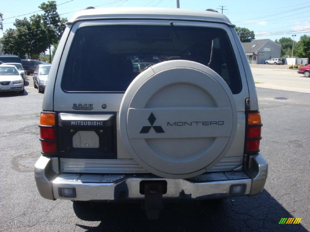 1997 Montero LS 4x4 - Sudan Beige Metallic / Beige photo #5