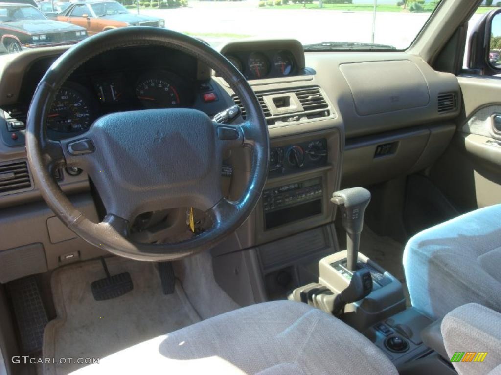 1997 Montero LS 4x4 - Sudan Beige Metallic / Beige photo #12