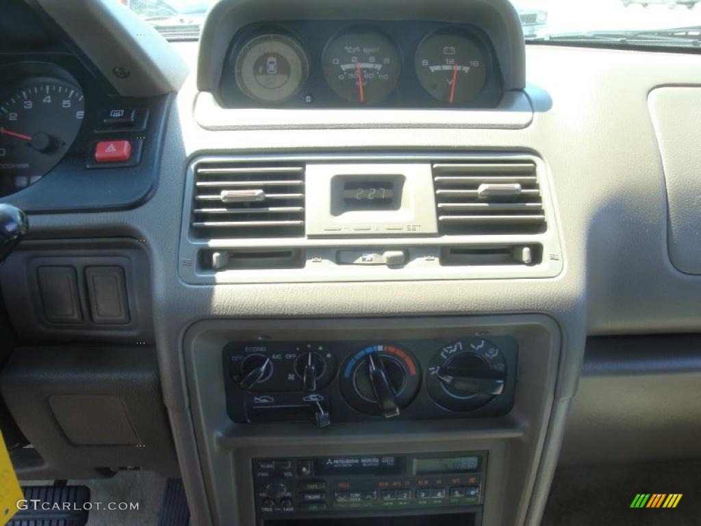 1997 Montero LS 4x4 - Sudan Beige Metallic / Beige photo #14