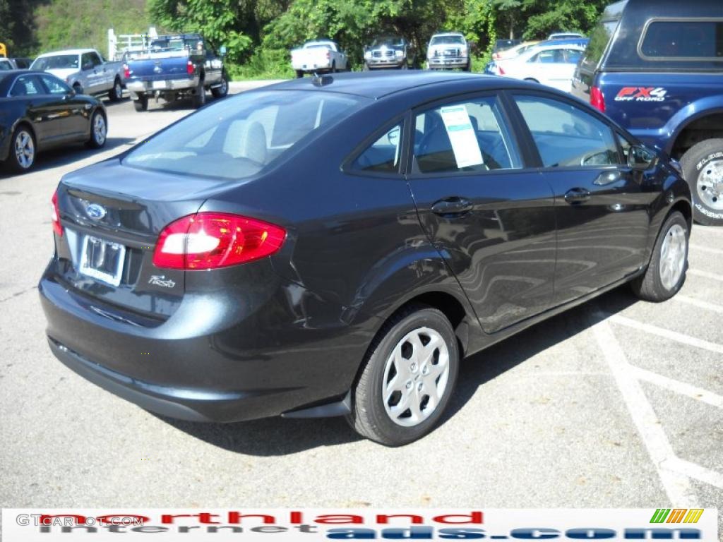 2011 Fiesta S Sedan - Monterey Grey Metallic / Light Stone/Charcoal Black Cloth photo #6