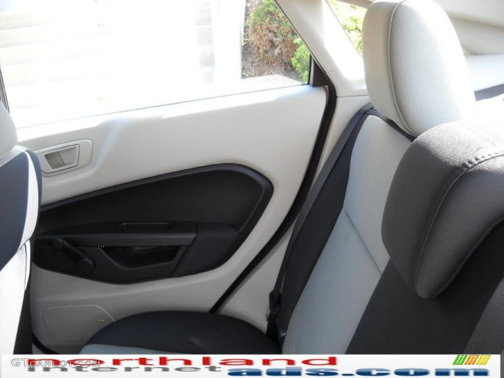 2011 Fiesta S Sedan - Monterey Grey Metallic / Light Stone/Charcoal Black Cloth photo #15